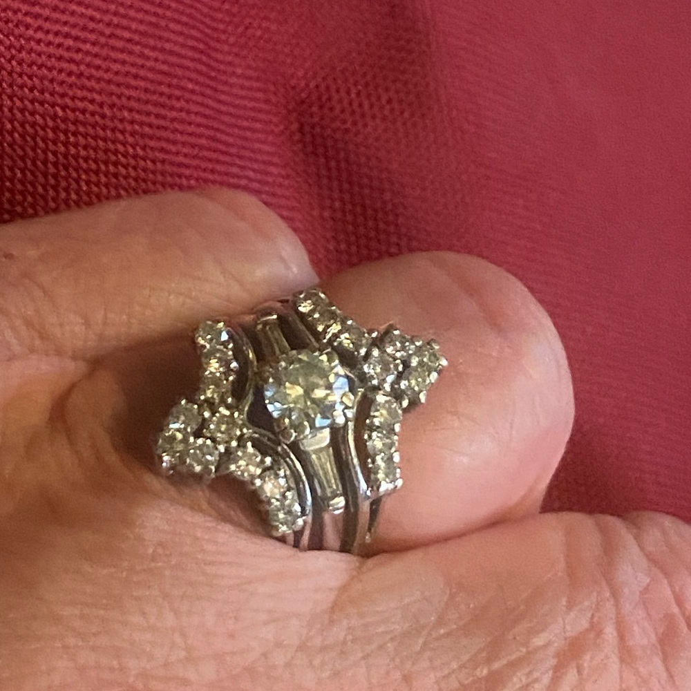Diamond Engagement/Wedding Ring - Main center diamond with 20 diamond cluster
